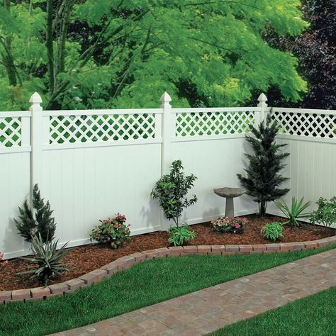 Cheap Privacy Fence, Fence With Lattice Top, Privacy Fence Landscaping, Privacy Fence Ideas, Diy Privacy Fence, Simple Backyard, Large Backyard Landscaping, Privacy Fence Designs, White Fence