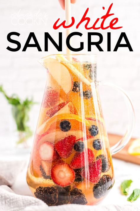 Riesling Sangria Recipes, Sangria White Wine, Pineapple Sangria, Blackberry Sangria, Moscato Sangria, White Sangria Recipe, How To Make Sangria, White Wine Sangria, Peach Wine