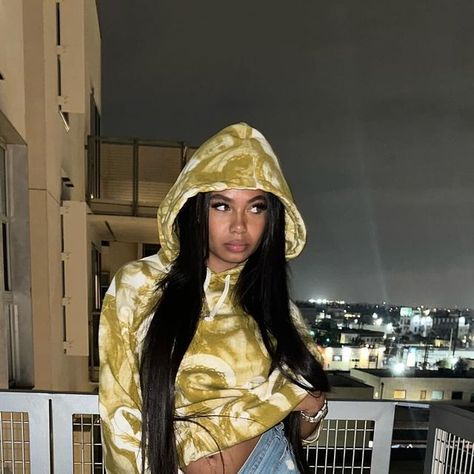 🌉👑 Brooklyn Queen on Instagram: "🤍   #bmb #lmg" Brooklyn Queen Outfits, Brooklyn And Jania, Brooklyn Queen Tik Tok, Brooklyn Queen, Brooklyn Sweatshirt, Destiny's Child, Female Rappers, May 1, Rappers