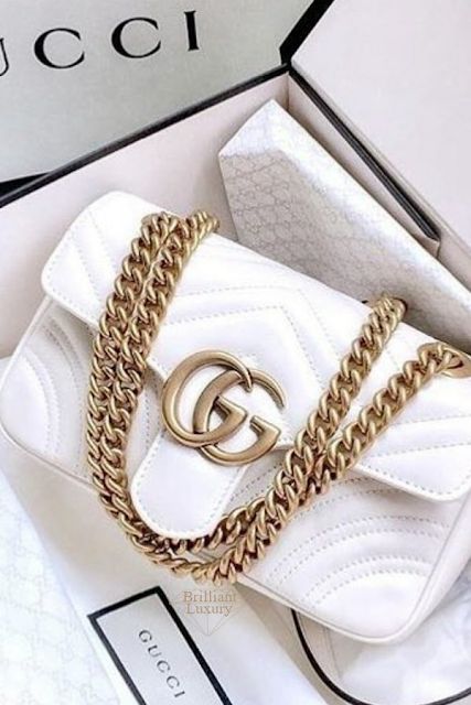 ♦Gucci white Marmont bag #gucci #bags #brilliantluxury White Gucci Bag, Black Louis Vuitton Bag, Gucci Marmont Bag, Plush Flower, Black Louis Vuitton, Hermes Kelly Bag, Dream Fashion, 2020 Runway, Chanel Flap Bag