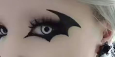 Beautiful bat goth eyeliner makeup design, will be using a lot Bat Eyeliner, Goth Eyeliner, Bat Makeup, Eyeliner Inspiration, Goth Eye Makeup, Eyeliner Designs, Makeup Drawing, Halloween Eye Makeup, Graphic Makeup