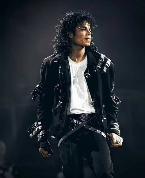 Stay With Me || MJ Fanfiction (18+) *Completed* - Chapter Twenty- Eight - Wattpad Michael Jackson Bad Tour, Mj Bad, Michael Jackson Poster, Michael Jackson Photoshoot, Michael Jackson Hot, Michael Jackson Bad Era, Michael Jackson Dangerous, Hee Man, Michael Jackson Wallpaper