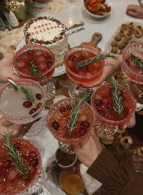 Christmas Cocktail Party, Fest Temaer, Christmas Dreaming, Xmas Dinner, Christmas Dinner Party, Food And Desserts, Hosting Christmas, Christmas Feeling, Christmas Inspo