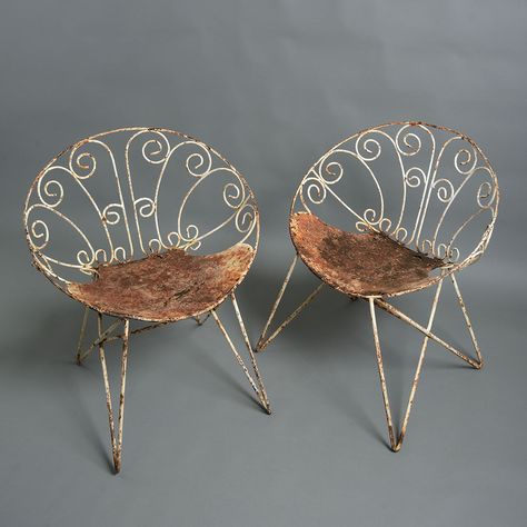 A Pair of Painted Cast Iron Mid-Century Garden Chairs - Timothy Langston Garden Chair Plans, Rustic Garden Furniture, Wrought Iron Garden Furniture, Vintage Outdoor Furniture, Arizona Decor, Vintage Patio, Wrought Iron Chairs, Doll Furniture Diy, Lawn Furniture