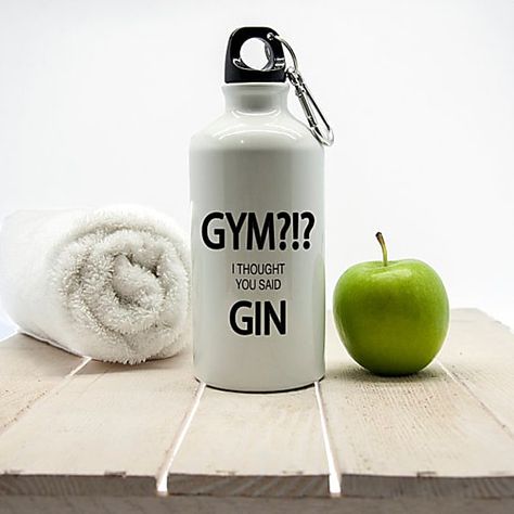 Punny Gifts Water Bottle Ideas, Gin Design, Vodka Water, Punny Gifts, Gadgets Gifts, Last Mile, Dog Food Bowls, Sports Cap, Personalized Bottles