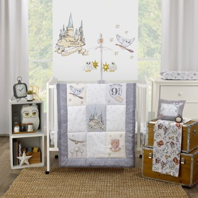 Warner Bros . Harry Potter Magical Moments 3-Piece Mini Crib Bedding Set In Grey - Complete your Harry Potter-themed nursery with the Warner Bros. Harry Potter Magical Moments Mini Crib Bedding Set. Crafted of easy-care fabric, this set includes a patchwork Hogwarts comforter, and 2 fitted mini crib sheets for a coordinated look. Harry Potter Baby Nursery, Harry Potter Themed Nursery, Mini Crib Bedding, Grey Crib, Harry Potter Nursery, Mini Crib Sheets, Harry Potter Baby, Toddler Mattress, Soft Baby Blankets