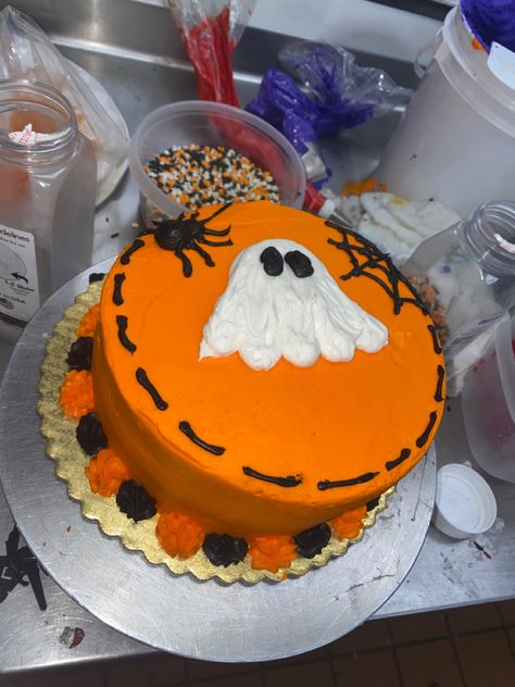 Halloween Cake Decorations Ideas, Halloween Birthday Cakes For Adults, Halloween Ghost Cake, Cake Decorations Ideas, Halloween Cakes Diy, Fall Theme Cakes, Halloween Cake Decorations, Birthday Cakes For Adults, Cakes For Adults