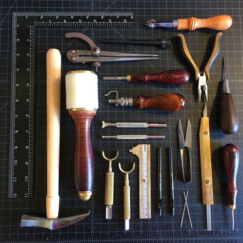 Leather Working Projects, Leatherworking Tools, Leather Working Tools, Piece Of Advice, Leather Craft Projects, Leather Factory, Leather Tools, Leather Craft Tools, Leather Workshop