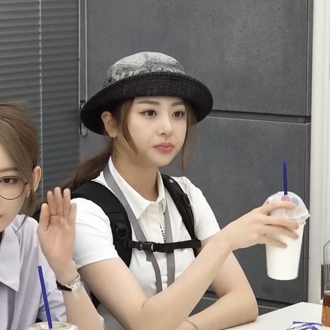 yunjin lesserafim icon Yunjin Lesserafim Funny Face, Le Sserafim Funny Face, Le Sserafim Reaction Pic, Lesserafim Memeable, Huh Yunjin Funny, Le Sserafim Memeable Face, Yunjin Funny, Le Sserafim Funny, Huh Yunjin Lesserafim