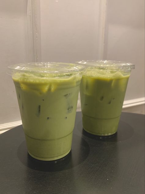 Wallpaper Healthy Lifestyle, Green Aesthetic Cute, Matcha Iced Coffee, Ice Matcha Latte, Matcha Drink Aesthetic, Food Aestethic, Matcha Latte Aesthetic, Iced Matcha Latte Aesthetic, Aesthetic Matcha Drink