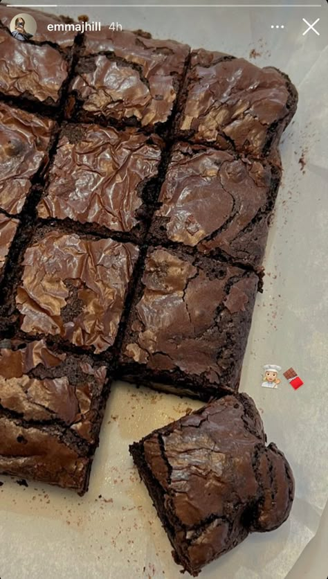 Brownie Baking Aesthetic, Brownie Story Instagram, Baking Brownies Aesthetic, Baking Story Instagram, Baking Instagram Story Ideas, Cake Story Instagram, Baking Instagram Story, Brownie Aesthetics, Aesthetic Brownies