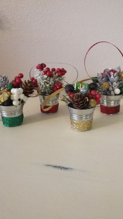 Small Tin Bucket Ideas, Mini Bucket Crafts, Tin Pails Ideas Buckets, Mini Metal Bucket Ideas, Small Metal Bucket Crafts, Small Bucket Craft Ideas, Tin Bucket Crafts, Metal Tin Bucket Ideas, Jenga Ornaments