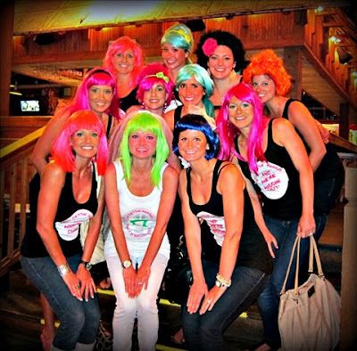 Wigging Out Party Birthday, Wiggin Out Party, Wig Theme Party Ideas, Wig Party Theme Birthday, Glamping Bachelorette Party, Pretty Wigs, Color Wigs, Geek Wedding, Bachelorette Ideas