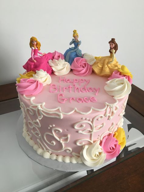 Sheet Cake Princess Cakes, Disney Princess Cake With Figurines, Disney Princess Sheet Cake Ideas, Disney Princess Cake Ideas Buttercream, Princess Small Cake, Princess Cake And Cupcakes, Disney Princess Birthday Cake One Tier, Princess Cake Disney, Small Disney Princess Cake