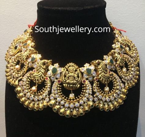 Antique peacock necklace photo Lakshmi Pendant, Coral Jewelry Set, Wedding Jewelry Sets Bridal Jewellery, Temple Jewelry Necklace, Gold Pendent, Necklace Photo, Peacock Necklace, Antique Gold Jewelry Indian, Jewellery Wedding