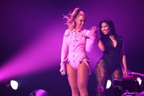 Beyoncé & Nicki Minaj Beyonce Nicki Minaj, Beyonce Show, Vma Performance, Beyonce Pictures, Hip Hop Lyrics, Lauryn Hill, Online Photo Gallery, Beyonce And Jay Z, Beyonce And Jay