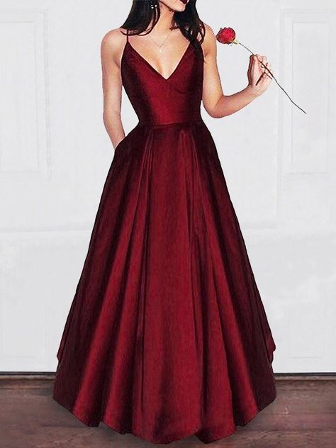 Roteiro de viagem em Verona na Itália. O que fazer em Verona. Atrações em Verona. #dicadeviagem #roteiro #verona #italia Girls Graduation Dresses, Vestidos Color Vino, Burgundy Prom Dress Long, Burgundy Prom, Satin Prom Dresses, Evening Dress Long, Graduation Gown, Prom Dresses With Pockets, Simple Prom Dress