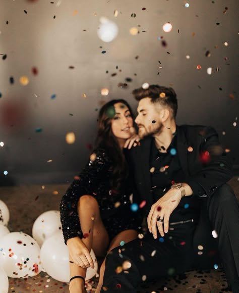 Nye Picture Ideas Couple, Nye Picture, Nye Photoshoot, New Year Couple, New Years Photoshoot, New Years Theme, 30th Photoshoot, Couple Photo Poses, Night Before Wedding