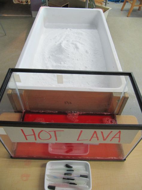 Hot Lava -- Vinegar and Baking Soda Activity Montessori Science Activities, Natural Disasters Activities, Classroom Experiments, Kindergarten Inquiry, Volcano Projects, Volcano Activities, Dinosaur Lesson, Reggio Emilia Classroom, Literacy Activities Preschool