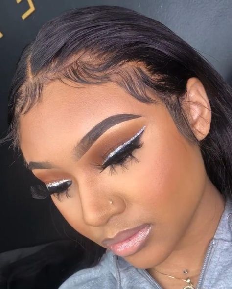 Beautiful Prom Makeup, Silver Natural Glam Makeup Black Women, Makeup Looks For All White Outfit, 21st Birthday Makeup Ideas Natural, Make Up Ideas For Birthday, Rine Stone Makeup Prom, Make Up With Ringstone, Face Beat Makeup Glitter, Birthday Make Up Looks Black Women