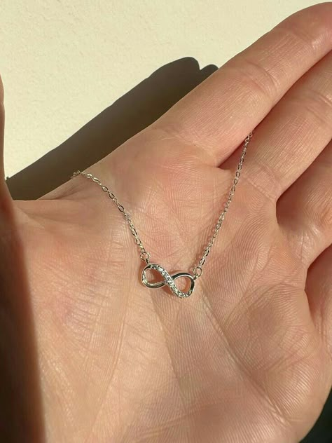 Infinity Chain, Silver Necklace Simple, Pretty Jewelry Necklaces, Friendship Necklace, Infinity Knot, Infinity Pendant, Friendship Necklaces, Jewelry Accessories Ideas, Infinity Necklace