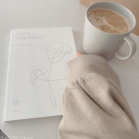 Korean Minimalist Aesthetic, Korean Cafe, Arte Do Kawaii, Beige Icons:), Minimalist Icons, Coffee Shop Aesthetic, Cream Aesthetic, Beige Wallpaper, Korean Aesthetic