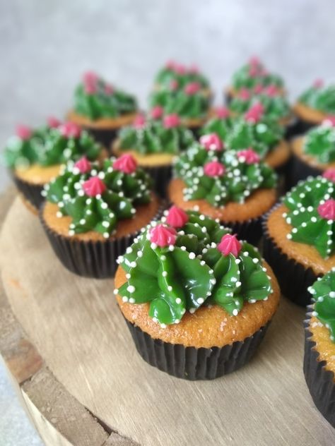 Succulent Mini Cupcakes, Cactus Cupcakes Easy, Cactus Cakes, Cactus Cupcakes, Dessert Decor, Succulent Theme, Baby Cactus, Gender Reveal Cupcakes, Cactus Cake