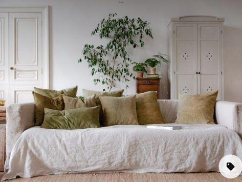 Moving Furniture, Neutral Interiors, Linen Sofa, Design Del Prodotto, Natural Home Decor, A Living Room, Home Fashion, Sofa Covers, Interior Inspiration