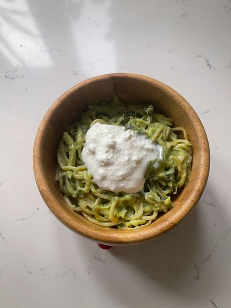 BLW Spinach Avocado Pasta Sauce Blw Pasta Sauce, Blw Pasta, Spinach Pasta Sauce, Zucchini Pasta Sauce, Baby Pasta, Avocado Sauce Pasta, Creamy Pasta Sauce, Avocado Pasta, Protein Pasta