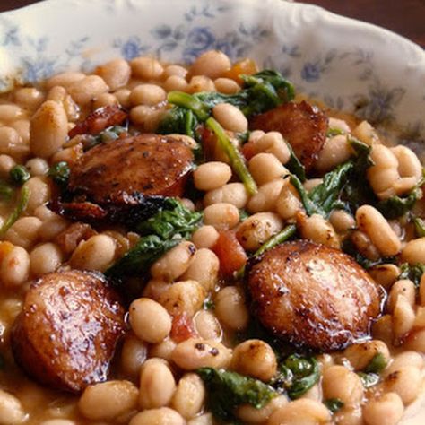 White Beans with Spinach and Sausage Spinach Sausage, Sausage Soup, Think Food, Kielbasa, Idee Pasto Sano, Spaghetti Squash, Sausage Recipes, Bean Recipes, White Beans