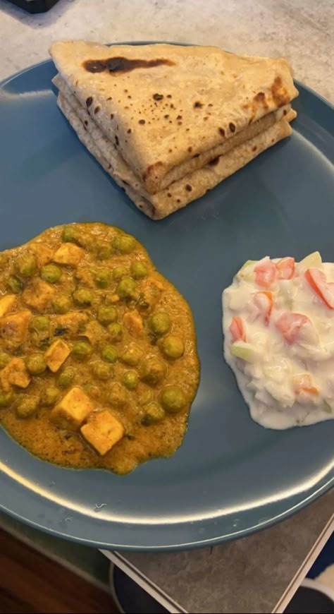 Lunch At Home, Sunday Morning Breakfast, Eating Food Funny, Home Made Food, Healthy Food Menu, Vegetarian Fast Food, Food Critic, Indian Cooking Recipes, Desi Food