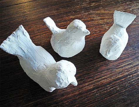 DIY Craft Tutorial: Plaster Birds Plaster Gauze Art Projects, Plaster Cloth Projects, Plaster Cloth Art, Plaster Projects, Plaster Gauze, Birds For Kids, Paris Crafts, Art Plaster, Bird Sculptures