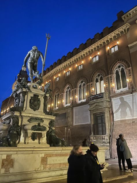 #bologna #italy #italian #night #europe #eurosummer #photography #aesthetic #inspo #inspiration #photoinspo #travel Italy Bologna Aesthetic, University Of Bologna Italy, Italy Bologna, Bologna Italy, Uni Life, Italy Aesthetic, Bologna, Italy, Travel