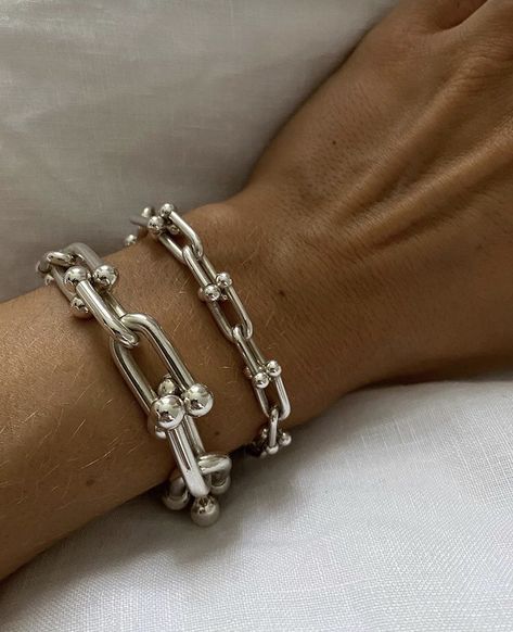 Tiffany And Co Bracelet, Tiffany Bracelets, Instagram London, Fashion Design Inspiration, Dope Jewelry, Jewelry Fashion Trends, Mode Inspo, Dainty Jewelry, Jewelry Inspo