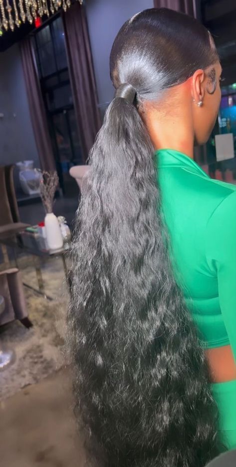 Body Wave Low Ponytail, Ponytail Hairstyles For Black Women Middle Part, Ponytail Hairstyles Middle Part, Low Middle Part Ponytail, Track Hairstyles Black, Middle Part Low Ponytail, Ponytail Hairstyles For Black Women Weave, Low Ponytail Hairstyles For Black Women, Sleek Ponytail Weave