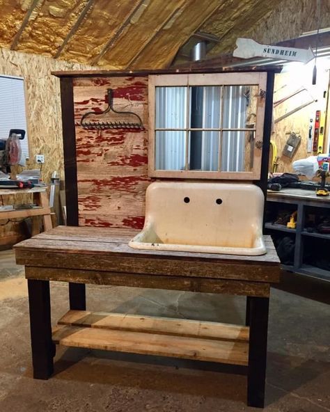 Cast Iron Sink Repurpose, Greenhouse Makeover, Garden Workbench, Rustic Potting Benches, Cattle Shed, Outdoor Garden Sink, Diy Water Pump, Carriage Garage, Potting Bench Ideas