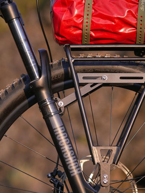 New Old Man Mountain Divide Cargo Rack fits almost any bike, front or rear - Bikerumor Bike Front Rack, Bike Parking Rack, Rear Bike Rack, Tweed Ride, Bikepacking Bags, Bike Touring, Bicycle Gear, Cargo Rack, Bike Racks