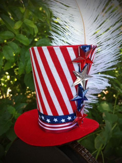 Patriotic Costumes, Mad Hatter Top Hat, Patriotic Centerpieces, Patriotic Hats, Mad Hat, 4th Of July Parade, Mad Hatter Hat, 4th July Crafts, Blue Crafts