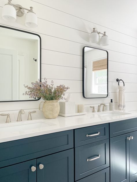 Choosing Colors For Your Coastal Home - Sherri Calnan Rustic Blue Bathroom, Bathroom Decor Colorful, Farmhouse Bathroom Inspiration, Colorful Bathroom Decor, Bathroom Decor Boho, Blue Bathroom Ideas, Farmhouse Bathroom Mirrors, Small Farmhouse Bathroom, Navy Blue Bathrooms