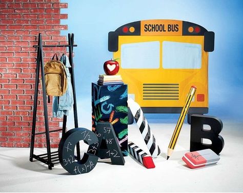 Back To School Window Display, School Spirit Store, Baby Photography Backdrop, Window Display Retail, Store Window Display, Diy Back To School, First Day Of School Activities, School Displays, School Campus