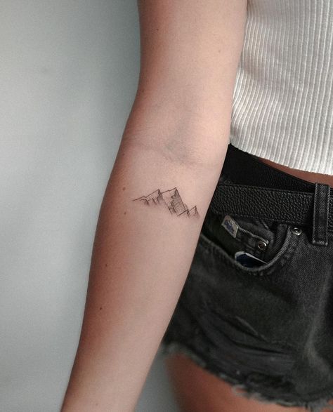 Banff Mountain Tattoo, Swiss Alps Tattoo, Fineline Mountain Tattoo, Banff Tattoo, Hiking Tattoos For Women, Minimal Mountain Tattoo, Tattoo Berge, Switzerland Tattoo, Edelweiss Tattoo