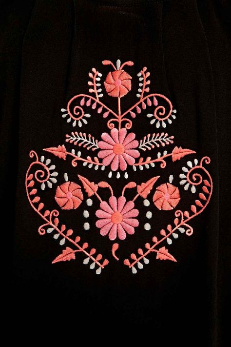 Mexican Embroidery Designs, Embroidery Patterns Ideas, Little White Lies, Mexican Pattern, White Lies, Hungarian Embroidery, Mexican Embroidery, Chain Stitch Embroidery, Redwork Embroidery