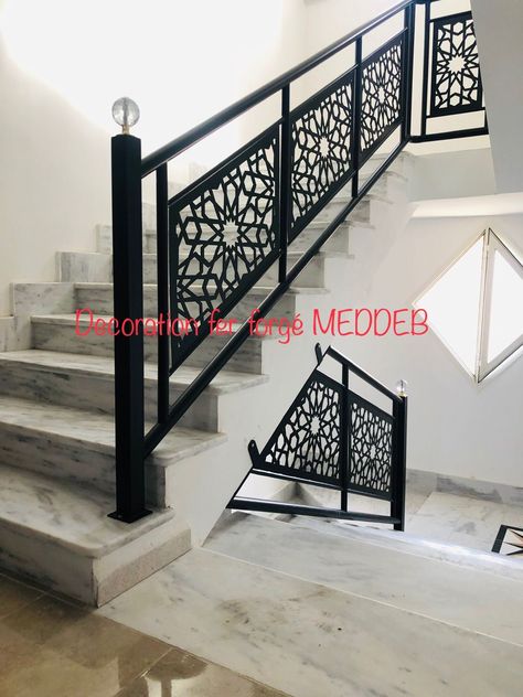 Stairs Grill Design, Stair Decorations, Decoration Stairs, Decorating Stairs, سلالم حلزونية, Modern Main Gate Designs, Exterior Door Designs, Staircase Design Modern, Staircase Railing Design