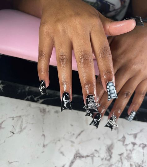 Black Duckies Nails, Star Duck Nails, Black French Tip Duck Nails, Nail Designs Black Women, Black Duck Nails, Black Junk Nails, Black Birthday Nails, Chrome Heart Nails, Nails Heart