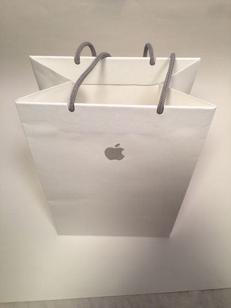 Tech Advertising, Shoping Bag, Book Cover Diy, Apple Store, Fake Story, Package Design, Apple Products, Shopping Bags, High Tech