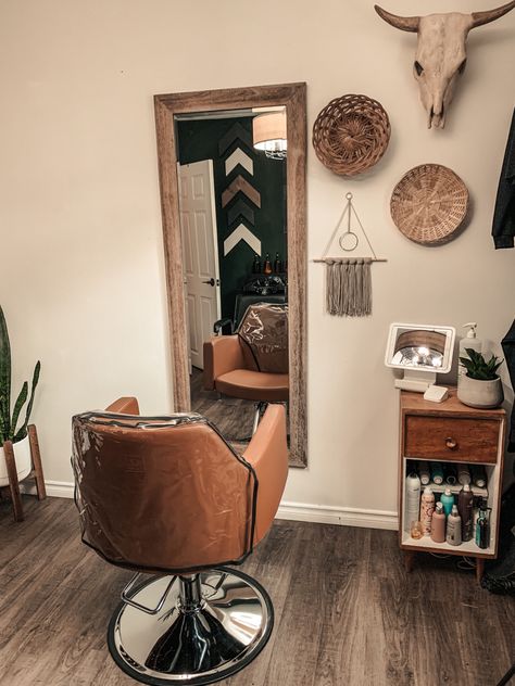 Boho Salon Suite, Small Salon Suite Ideas, Boho Hair Salon, Rustic Salon, Home Hair Salon, Small Hair Salon, Salon Suite Decor, Home Hair Salons, Home Beauty Salon