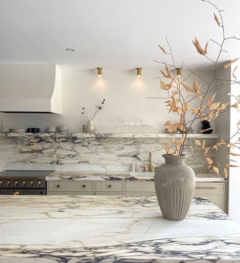 Kitchen Calacatta, Monet Marble, Calacatta Monet, Calacatta Marble Kitchen, Marble Benchtop, Marble Backsplash Kitchen, Granite Tiles, Marble Trend, Quartz Kitchen