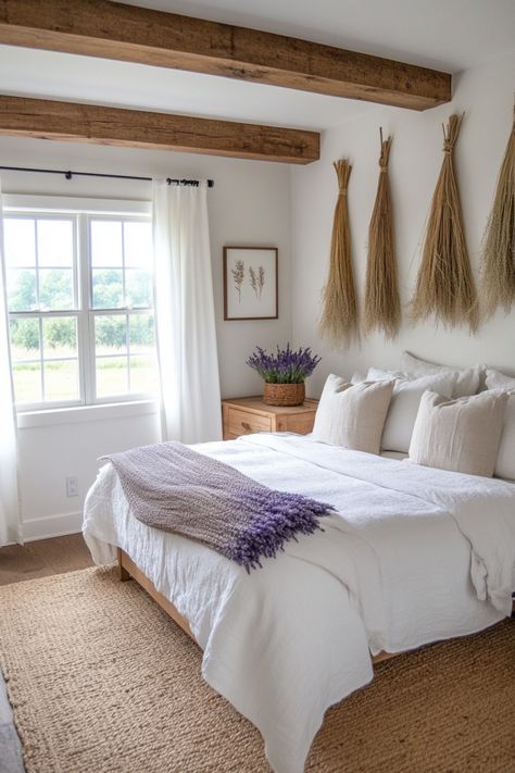 If you combine boho with farmhouse style then you can create a really special bedroom that is both rustic and relaxing. Use these tips and examples to help you. Italian Farmhouse Bedroom, Minimalist Farmhouse Bedroom, Farm Style Bedroom, Country Farmhouse Decor Bedroom, White And Wood Bedroom, Boho Farmhouse Style, Boho Farmhouse Bedroom, Cozy Boho Bedroom, Farmhouse Bedrooms