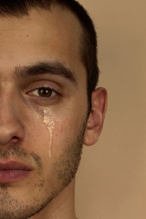 Men Reveal The Things That Make Them Cry Jennifer Albert, Men Cry, Blood Tears, Uk Life, Crying Photography, Reference Pose, Nature Background Images, Amazing Funny Facts, Boys Don't Cry