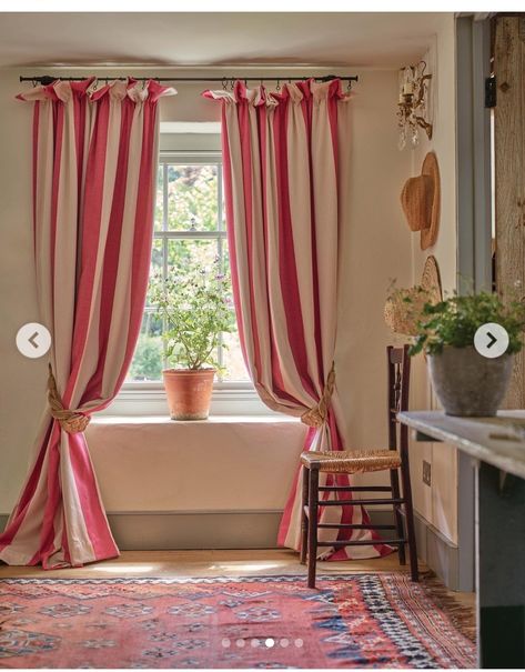 Bold Window Treatments, Colorful Window Treatments, Striped Curtains Bedroom, Striped Curtains Living Room, Tori Murphy, Country Style Interiors, Popular Interior Design, Striped Curtains, Pleated Curtains